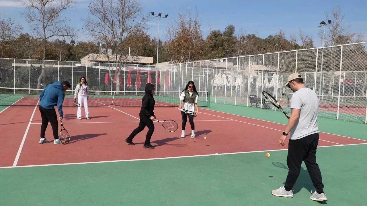 Antalya'da ücretsiz tenis kursu kayıtları başladı