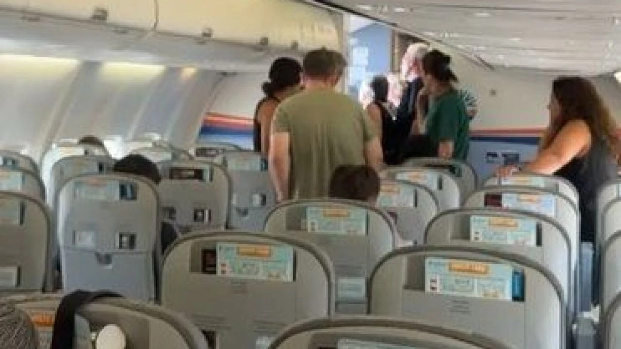 Antalya Havalimanı'nda valiz krizi: Yolcular mağdur