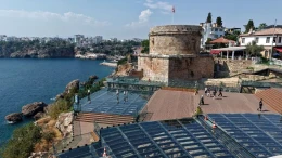 Antalya’nın tarihi Hıdırlık Kulesi seyir terasıyla ilgi görüyor